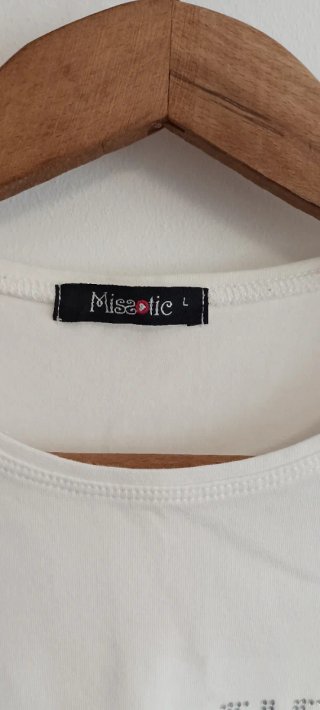 Camiseta Miss Tic blanca con pedrería