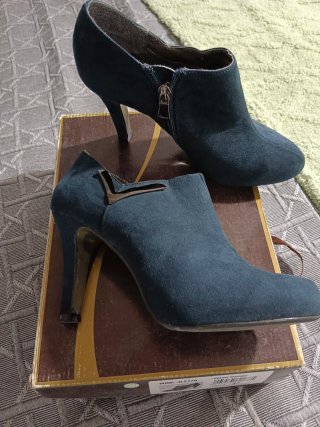 Botines de tacón azul marino