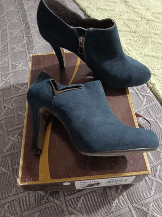 Botines de tacón azul marino