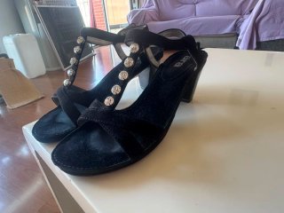 Sandalias negras con pedrería Talla 39