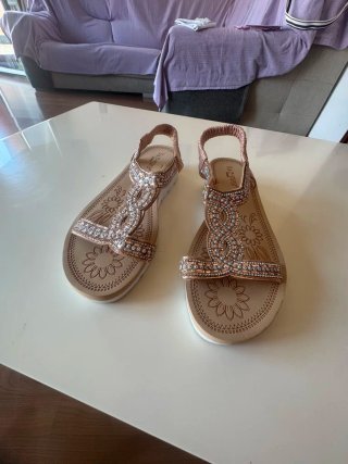 Sandalias negras con pedrería Talla 39