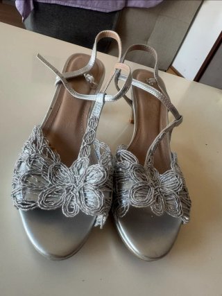 Sandalias negras con pedrería Talla 39