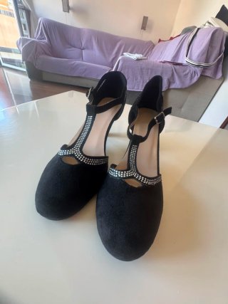 Sandalias negras con pedrería Talla 39