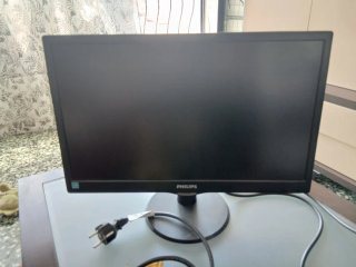 Ordenador completo: PC hp, monitor Philips y tecla