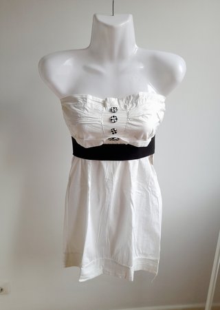 Vestido blanco palabra de honor con botones