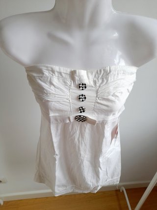 Vestido blanco palabra de honor con botones