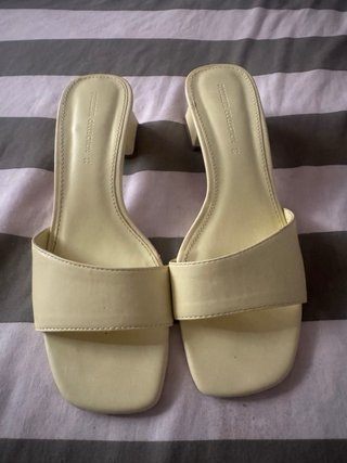 Sandalias tacón amarillo talla 36