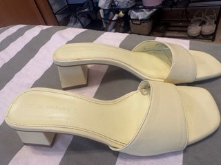 Sandalias tacón amarillo talla 36