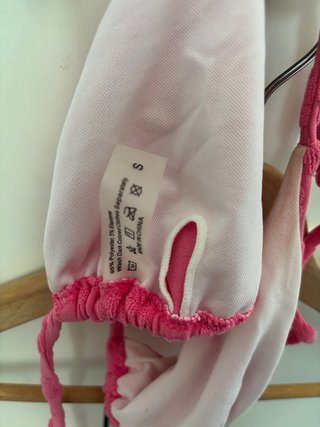 Bikini rosa con estampado de flores