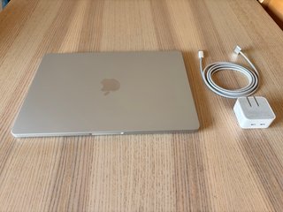 MacBook Air M2 2022 13.6 512GB Plata