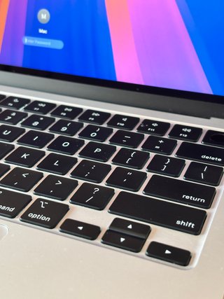 MacBook Air M2 2022 13.6 512GB Plata