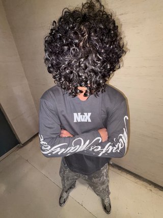 Camiseta manga larga gris con estampado