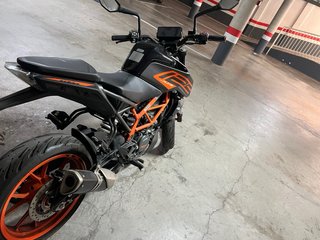 KTM 125 Duke 2023 Negra/Naranja