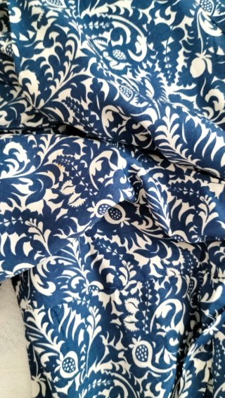 Vestido estampado azul y blanco