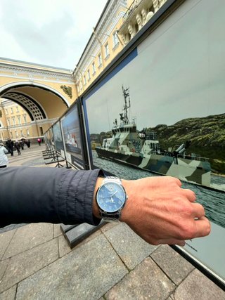 orologio al quarzo quadrante blu numeri romani