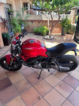 Ducati Monster 821 Roja