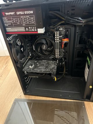Ordenador Gaming AMD + Volante Thrustmaster y Peda