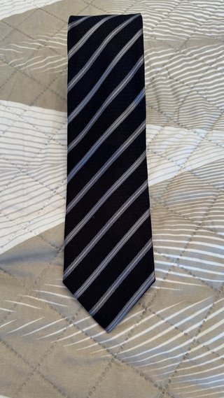 Corbata de rayas negra y gris