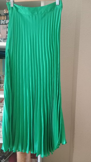Falda larga plisada verde Zara