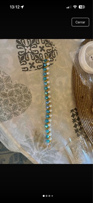 Pulsera hecha a mano con perlas y cristales