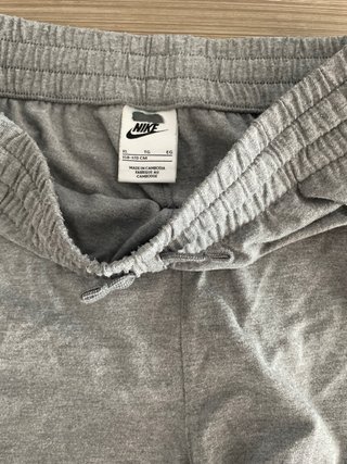 Pantalón corto Nike gris talla M