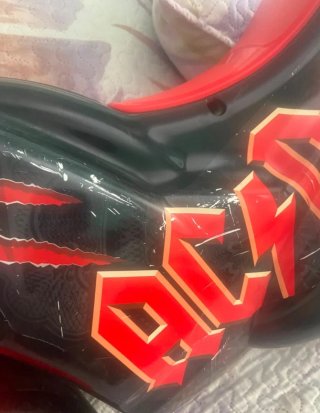Moto correpasillos AC/DC Negra y Roja