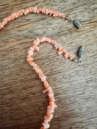 Collar antiguo de coral rosa