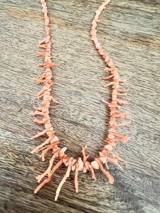 Collar antiguo de coral rosa