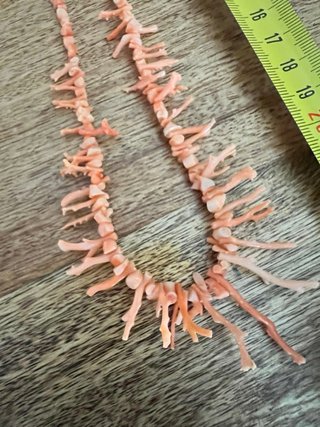 Collar antiguo de coral rosa