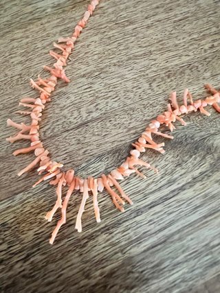 Collar antiguo de coral rosa
