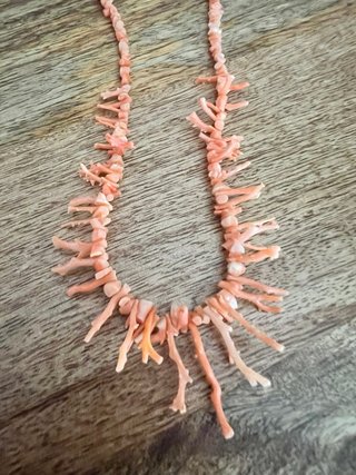 Collar antiguo de coral rosa