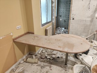 Mesa de cocina mármol con pie metálico