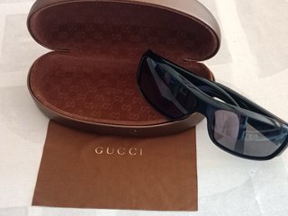 Gafas de sol Gucci negras y grises