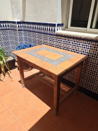 Mesa de exterior cerámica y madera