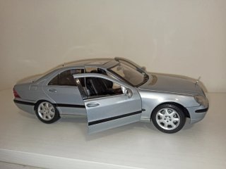 Modello Maisto Auto 1:18 Mercedes classe s