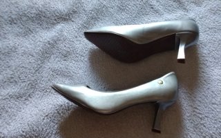 Zapatos tacón plateados sin usar