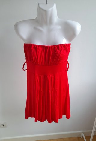 Vestido rojo palabra de honor con cinturón