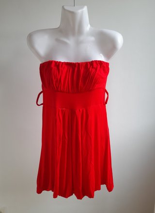 Vestido rojo palabra de honor con cinturón