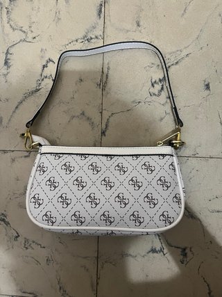 Bolso Guess Blanco y Dorado