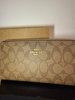 Billetera Coach Café y Dorada