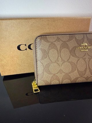 Billetera Coach Café y Dorada