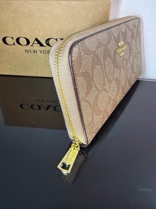 Billetera Coach Café y Dorada