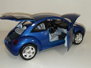 Modellino Auto Bburago VW Maggiolino Blu 1:18