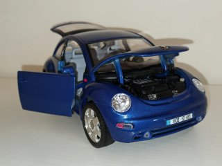 Modellino Auto Bburago VW Maggiolino Blu 1:18