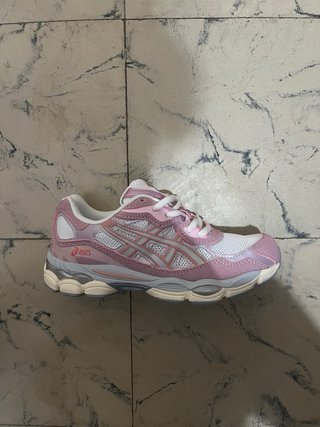 Zapatillas Asics rosas y blancas