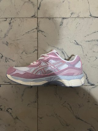 Zapatillas Asics rosas y blancas