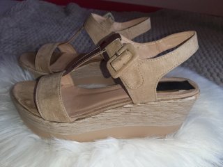 Sandalias Beige y Doradas