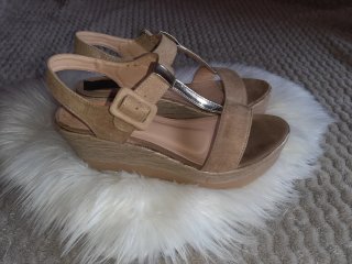 Sandalias Beige y Doradas