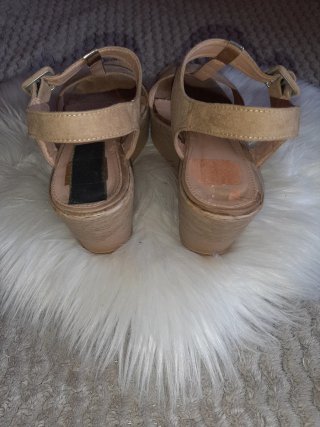 Sandalias Beige y Doradas