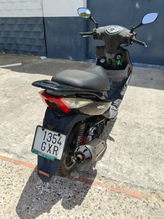 Kymco G5 Scooter Negra
